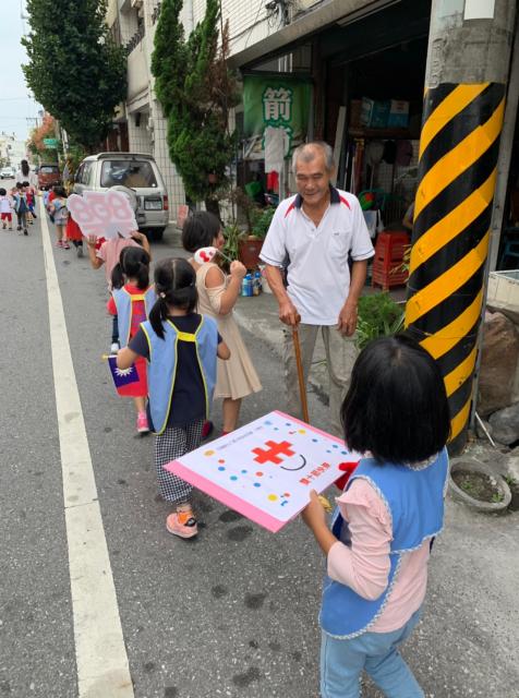 https://www.hzps.hlc.edu.tw/uploads/tadgallery/2019_10_09/1273_1081009社區快閃雙十_191009_0018.jpg 