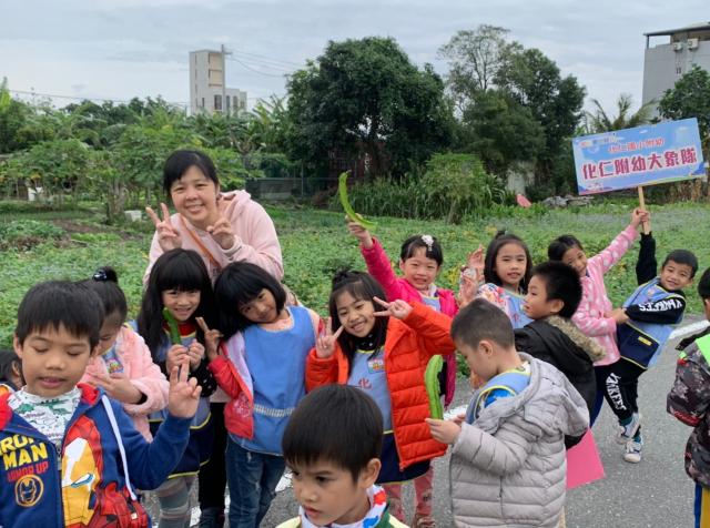 https://www.hzps.hlc.edu.tw/uploads/tadgallery/2019_12_03/1532_20191203東昌村探險_191203_0015.jpg 